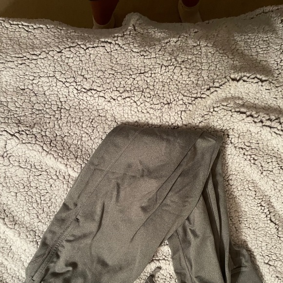 Under armor athletic pants - Picture 2 of 2